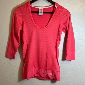 𝅺The North Face 3/4 Sleeve Shirt